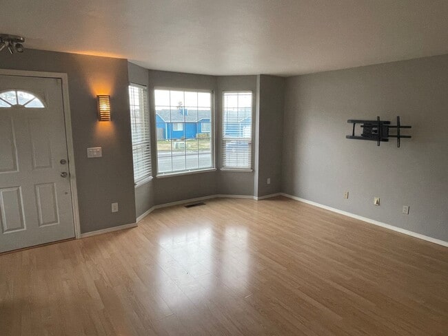 Foto del edificio - Beautiful 3 Bedroom Home! Pets Negotiable!