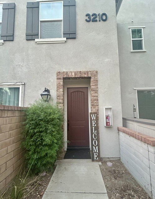 Foto del edificio - 3210 E Yountville Dr