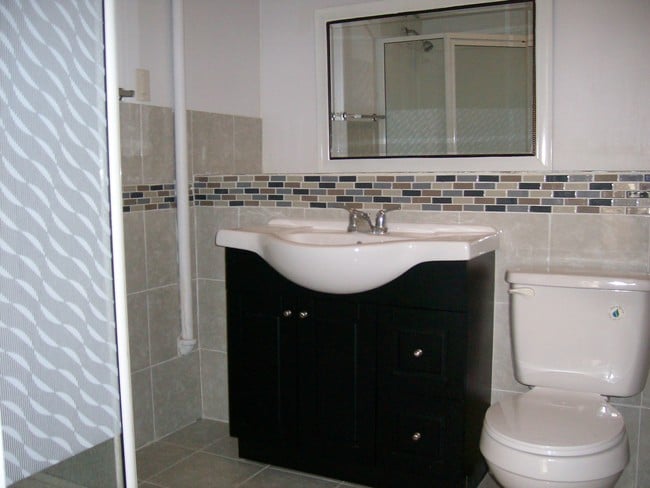 Vista del baño - 105 Plymouth Street