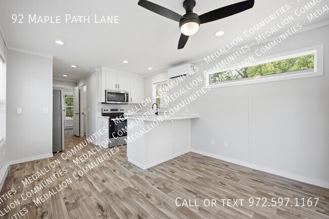 Foto del edificio - 92 Maple Path Ln