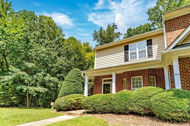 Building Photo - Move-In Ready End-Unit Townhome with Two Private Suites in the Heart of Rolesville!