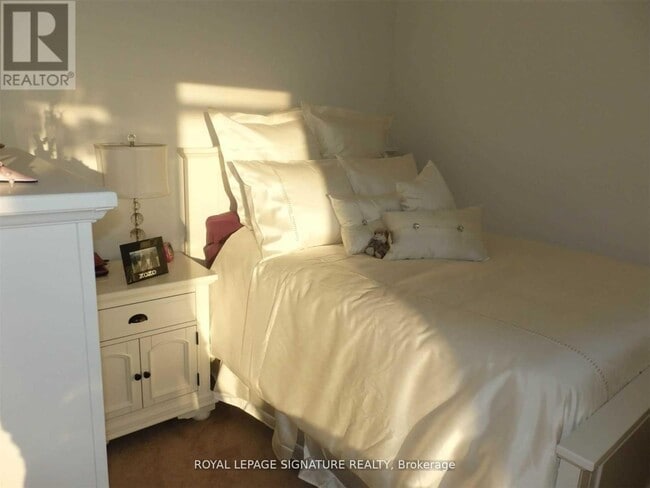 Building Photo - 832 Bay St.