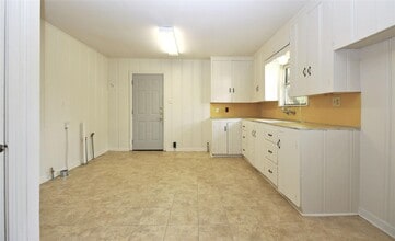 Building Photo - 108 W Mink St