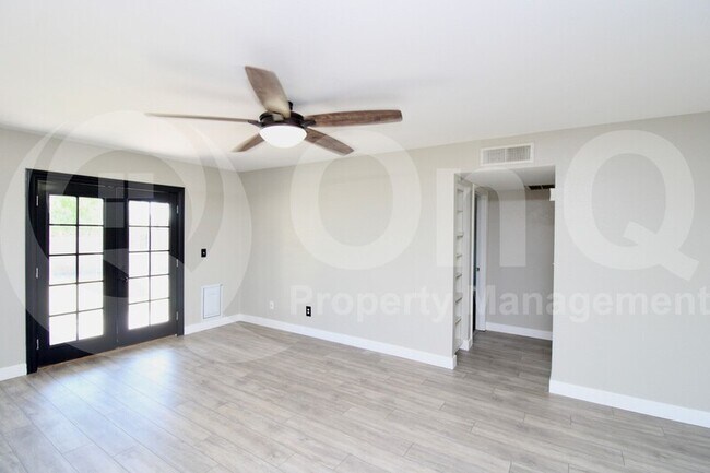 Building Photo - 17 S Cholla St