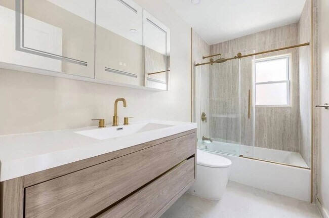 Foto del edificio - 208-12 53rd Ave