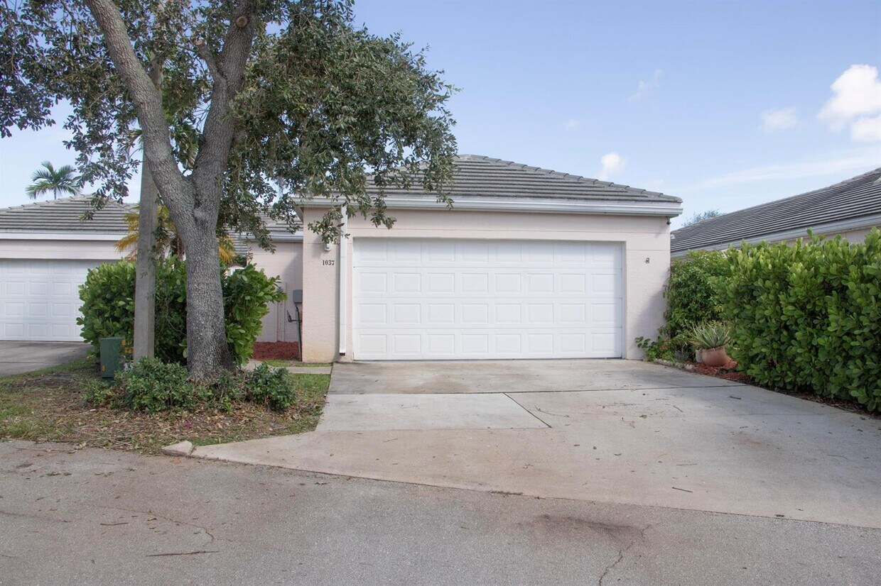 Foto principal - 1037 Island Manor Dr