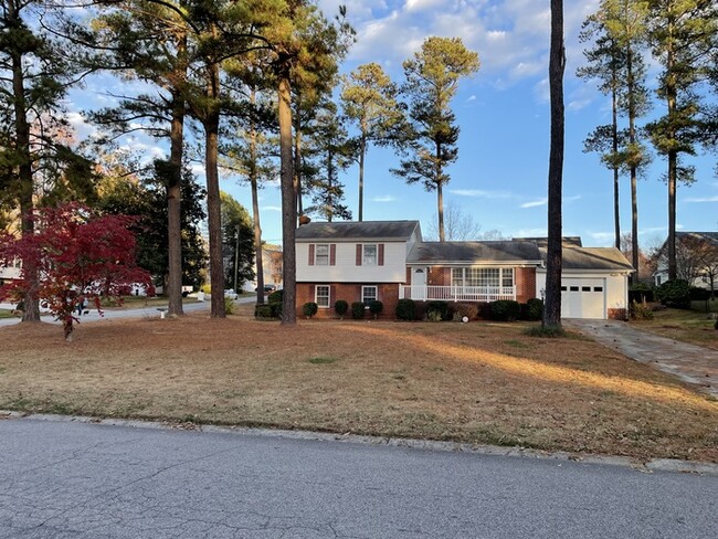 Foto del edificio - Updated Split-level in Raleigh's Starmount...