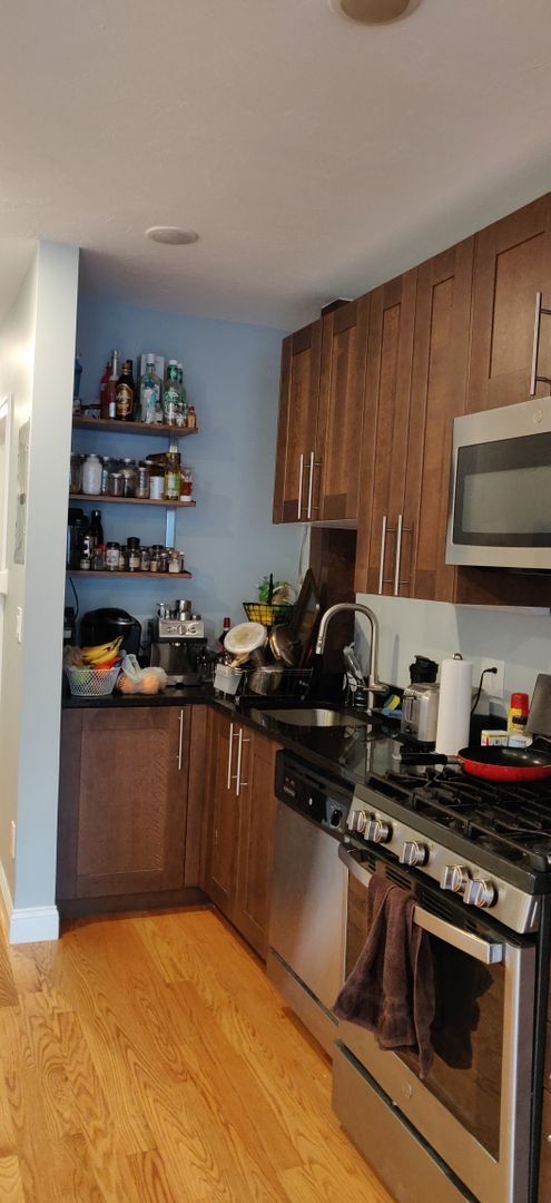 Building Photo - New Apartment in Allston. Eat-in Kitchen. High-End Appliances, Big Bedrooms, Lost of Closets, Lau...