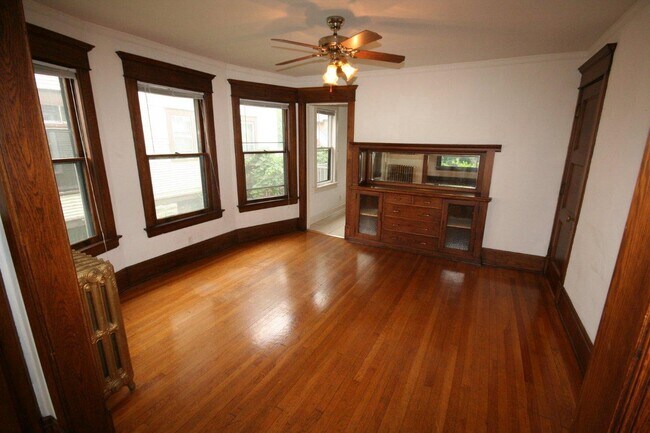 Foto del edificio - 1076 Ashland Ave