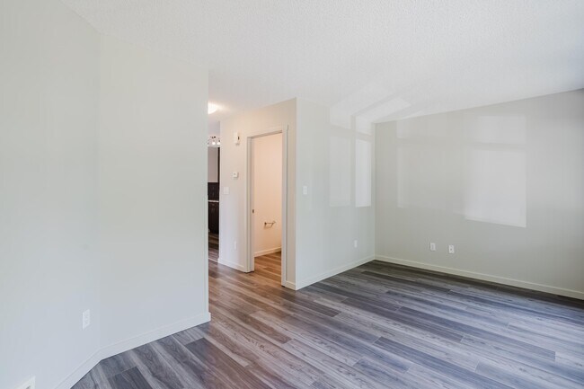 Photo du bâtiment - 3 Bed 1.5 Bath Unit in Edmonton, AB