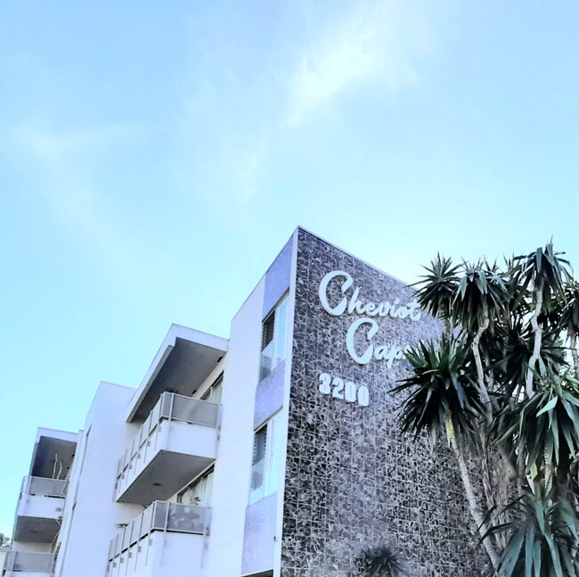Building Photo - 3200 Cheviot Vista Plz