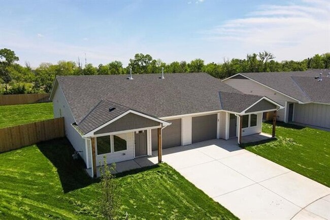 Building Photo - 524-526 W. 50th Ct. S.