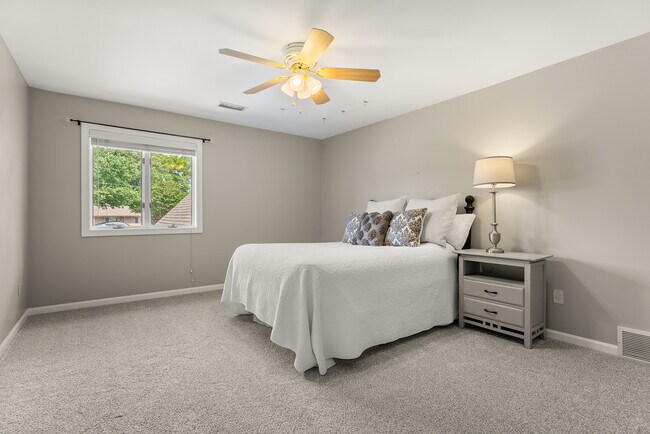 Foto del edificio - 9711 Pine Point Dr