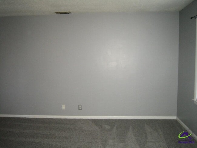 Building Photo - 6 Hampton Square