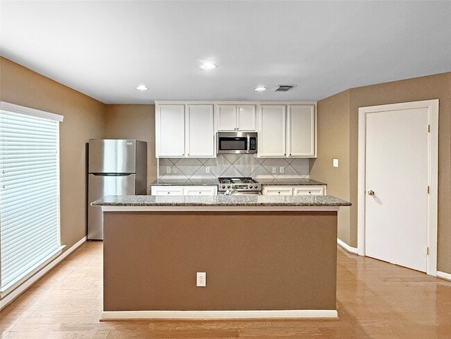 Foto del edificio - 1263 W 17th St