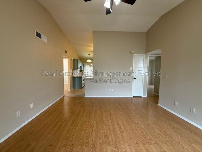 Foto del edificio - 513 E Wickieup Ln