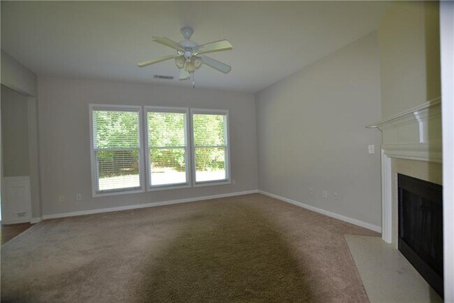 Foto del edificio - 6025 Ellington Cove
