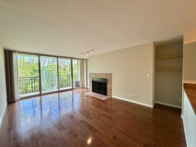Building Photo - 5820 Oakwood Dr