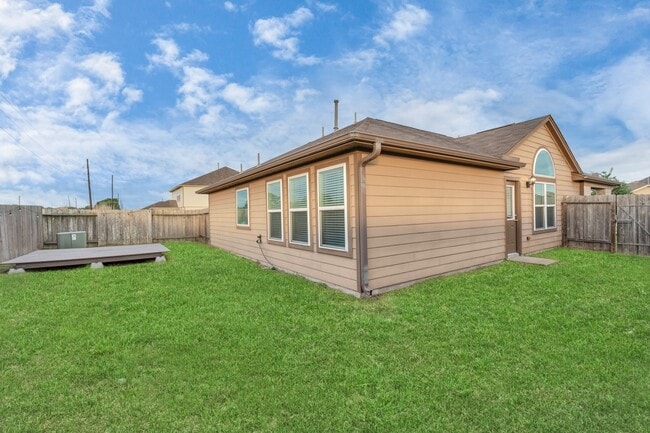 Foto del edificio - 2411 Zephyr Ln