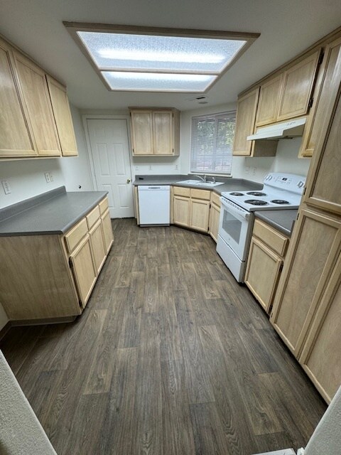 Building Photo - 887 Columbine Way