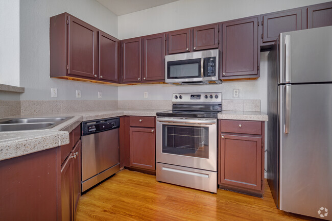 2BR, 2BA -1050SF Kitchen - Villas at Sonterra