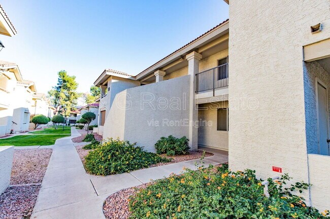 Building Photo - 10610 S 48th St