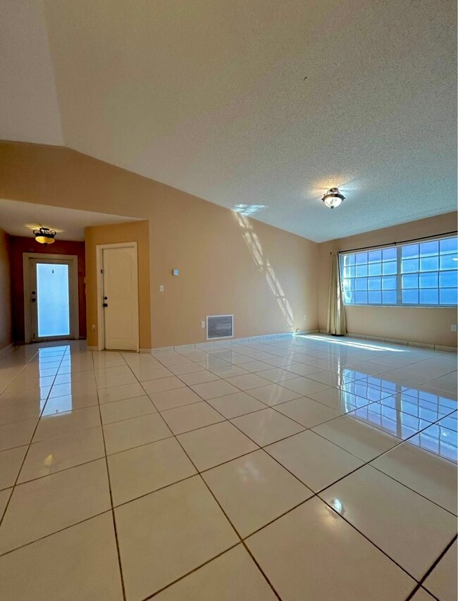 Foto del edificio - 20049 NW 86th Ct