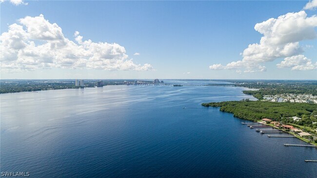Foto del edificio - 15477 Admiralty Cir