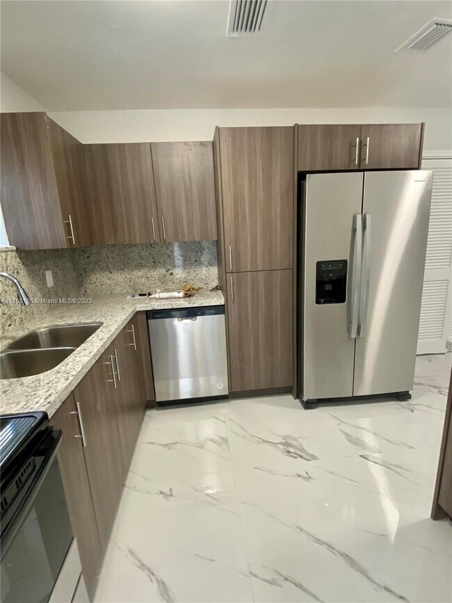 Foto del edificio - 1245 N Andrews Ave