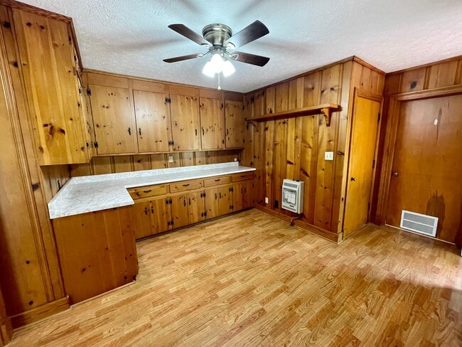 Building Photo - $1,500 FREE RENT! Nice home near downtown Athens!