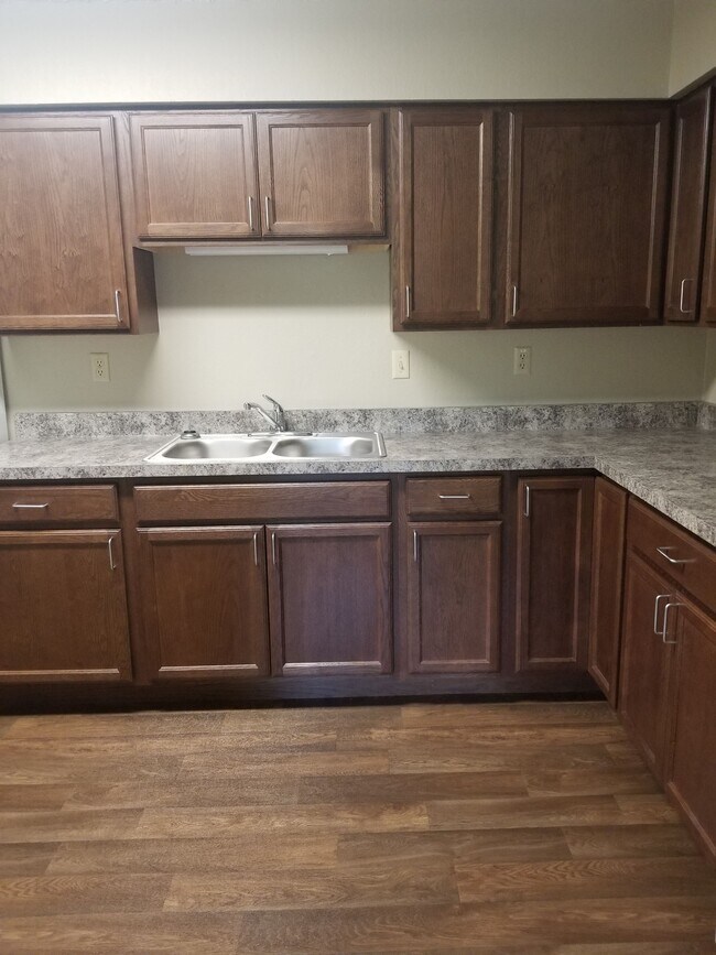 Kitchen - 200 Riverside Dr