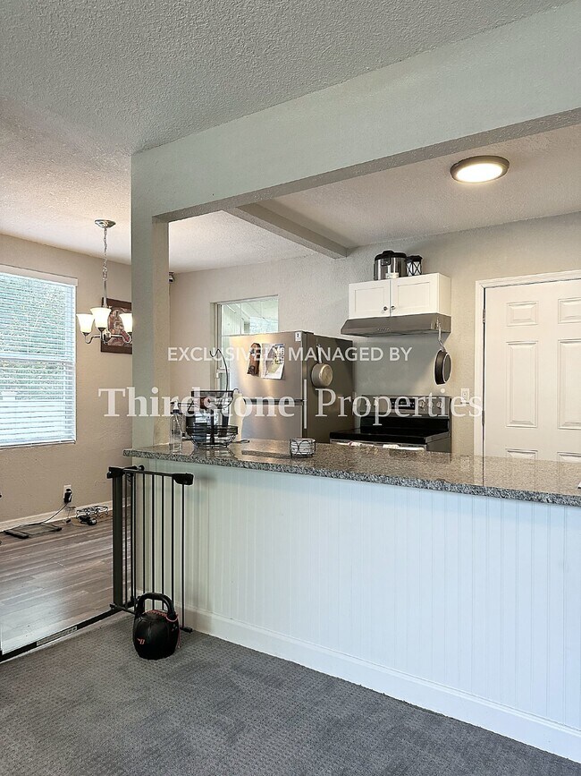 Foto del edificio - 2748 Gilmore St