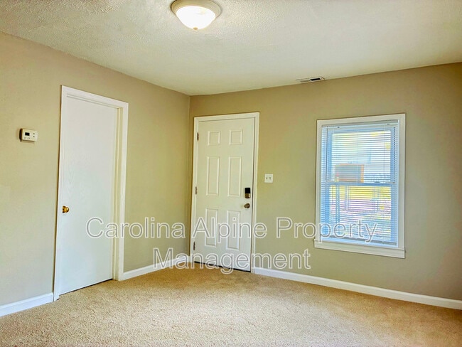 Building Photo - 1508 W Walnut Ave