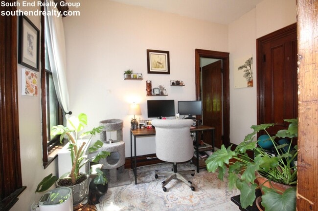 Foto del edificio - 517 E Broadway