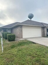 Building Photo - 5590-5592 N Brown Ln