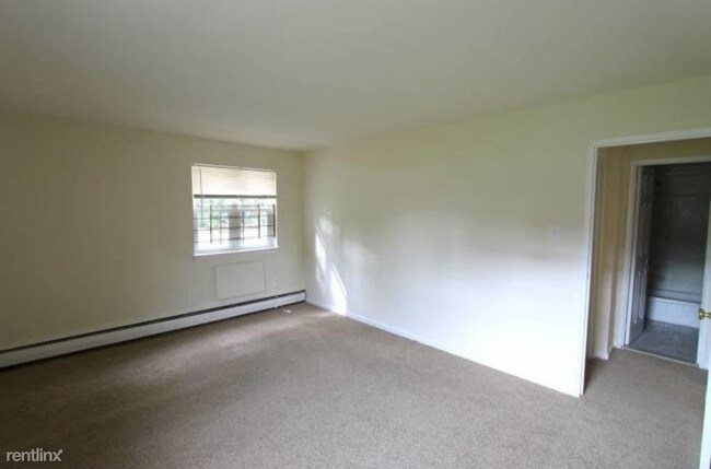 Building Photo - 1 br, 1 bath Apartment - 262 E Cliveden St 1