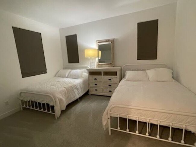 Foto del edificio - Beautiful 3 Bed/2.5 Bath Home In Palm Dese...
