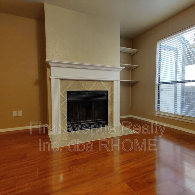 Building Photo - 3022 Forest Ln