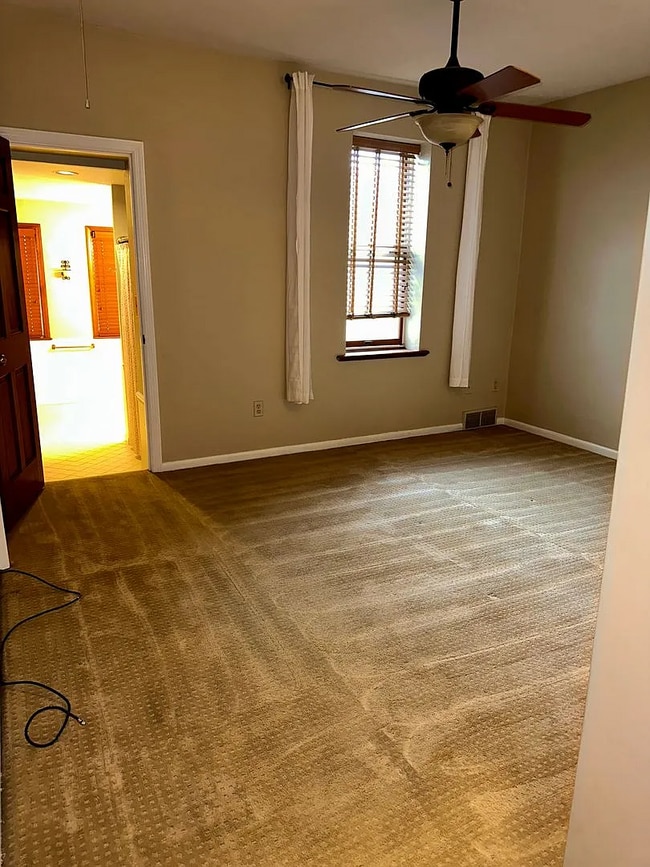 Building Photo - Beautiful single family home on a quiet dead end street in South Side