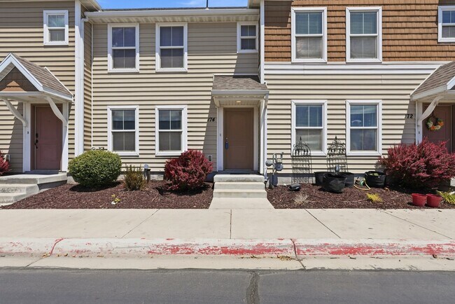 Building Photo - 174 Finlay Dr