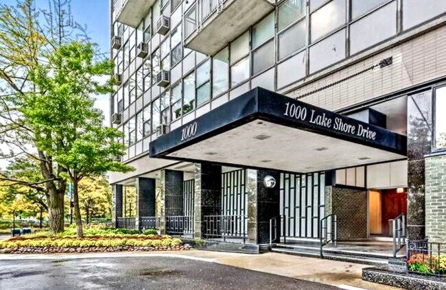 Building Photo - 129 E Bellevue Pl