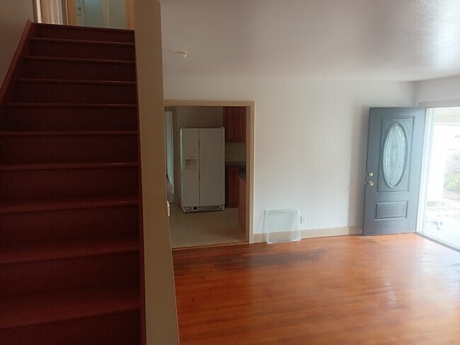 Foto del edificio - 2153 Surrey Rd