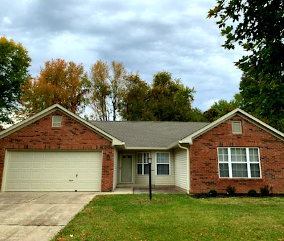 Primary Photo - Beautiful 3 bedroom home on Bloomington's ...