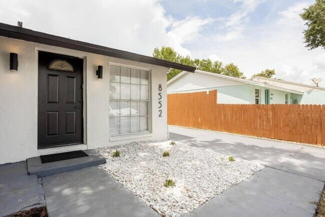 Building Photo - 8552 Briar Grove Cir