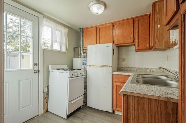 Building Photo - 1451 Pinyon Ave