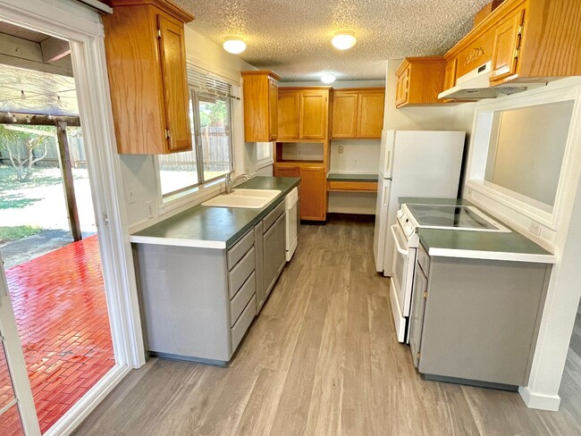 Foto del edificio - Centennial Remodeled Ranch Home with Large...