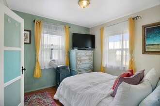 Building Photo - 4623 Kensington Dr