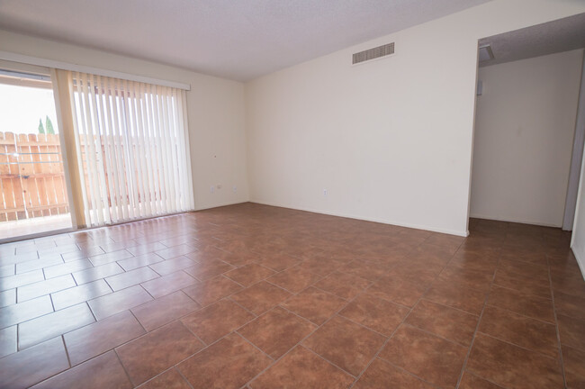 Building Photo - Step into this spacious 2-bedroom, 1-bath ...