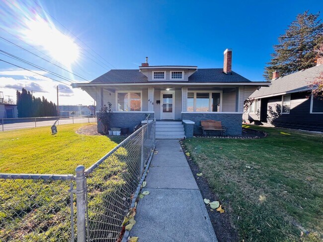 Building Photo - Non-Refundable & Security Deposit Total: $...