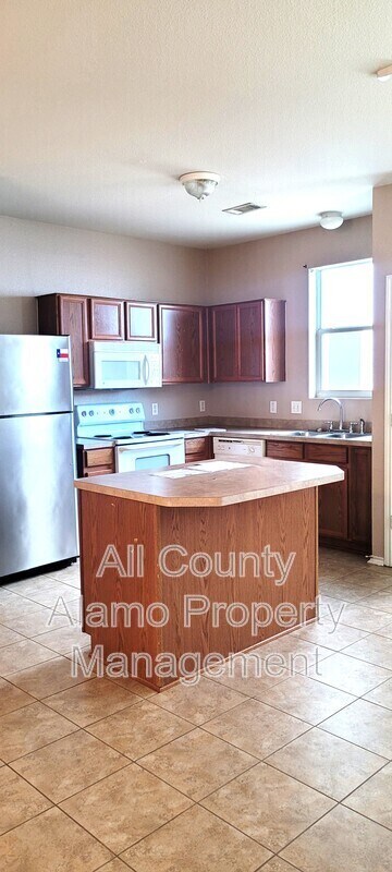 Building Photo - 10303 Lateleaf Oak